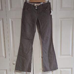 🤍 Plugg Jeans Stretch Bootcut Pants – Grayish Brown – Size 3 (NWT) 🤍